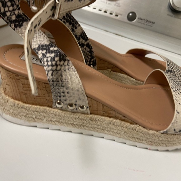 Steve Madden 10 snakeskin look heeled sandals cork & rope heel $69 - Picture 3 of 9